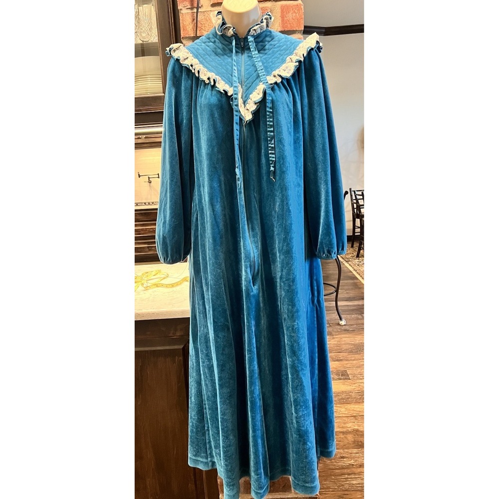 Vintage Teal Blue Robe Housecoat Nightgown Velour Lace Trim Size M Flaw